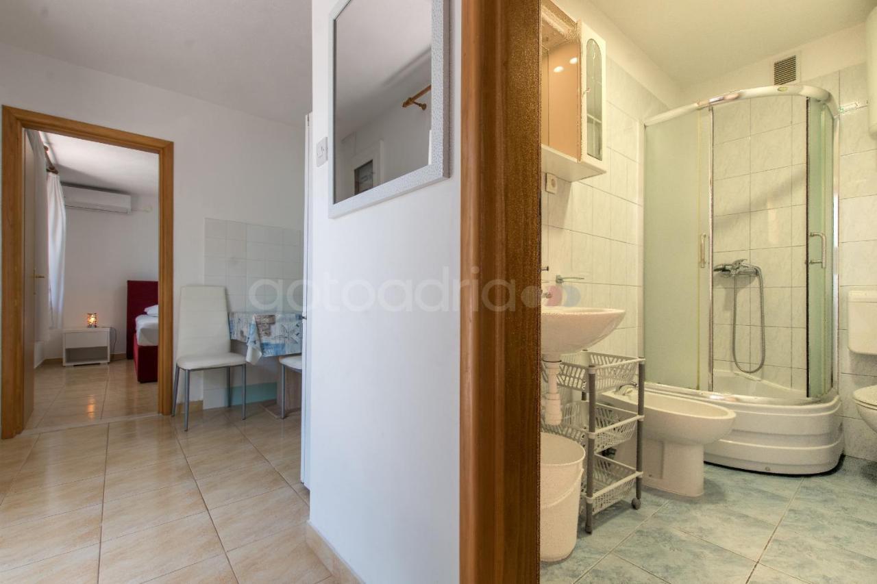 Near The Beach Apartments Jagodia Brela Exterior foto