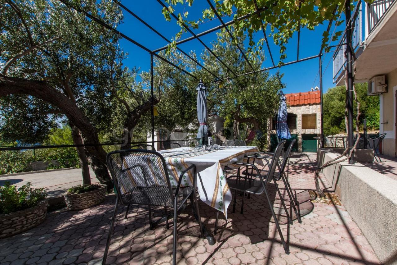 Near The Beach Apartments Jagodia Brela Exterior foto